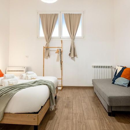 Modern Stone Apartment In The Heart Of Bari Ngoại thất bức ảnh