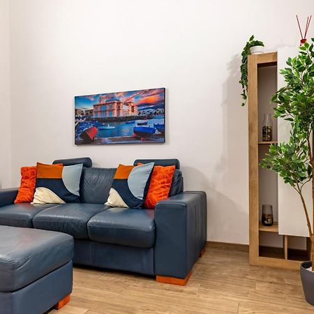 Modern Stone Apartment In The Heart Of Bari Ngoại thất bức ảnh