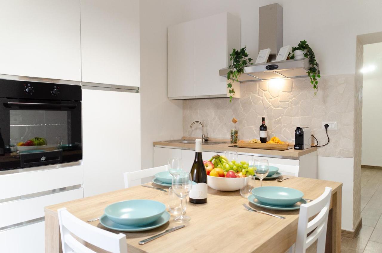 Modern Stone Apartment In The Heart Of Bari Ngoại thất bức ảnh