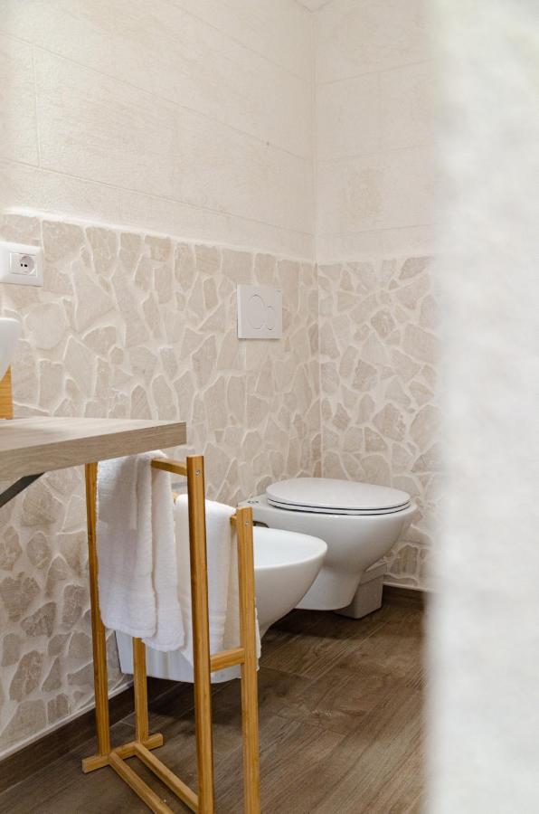 Modern Stone Apartment In The Heart Of Bari Ngoại thất bức ảnh