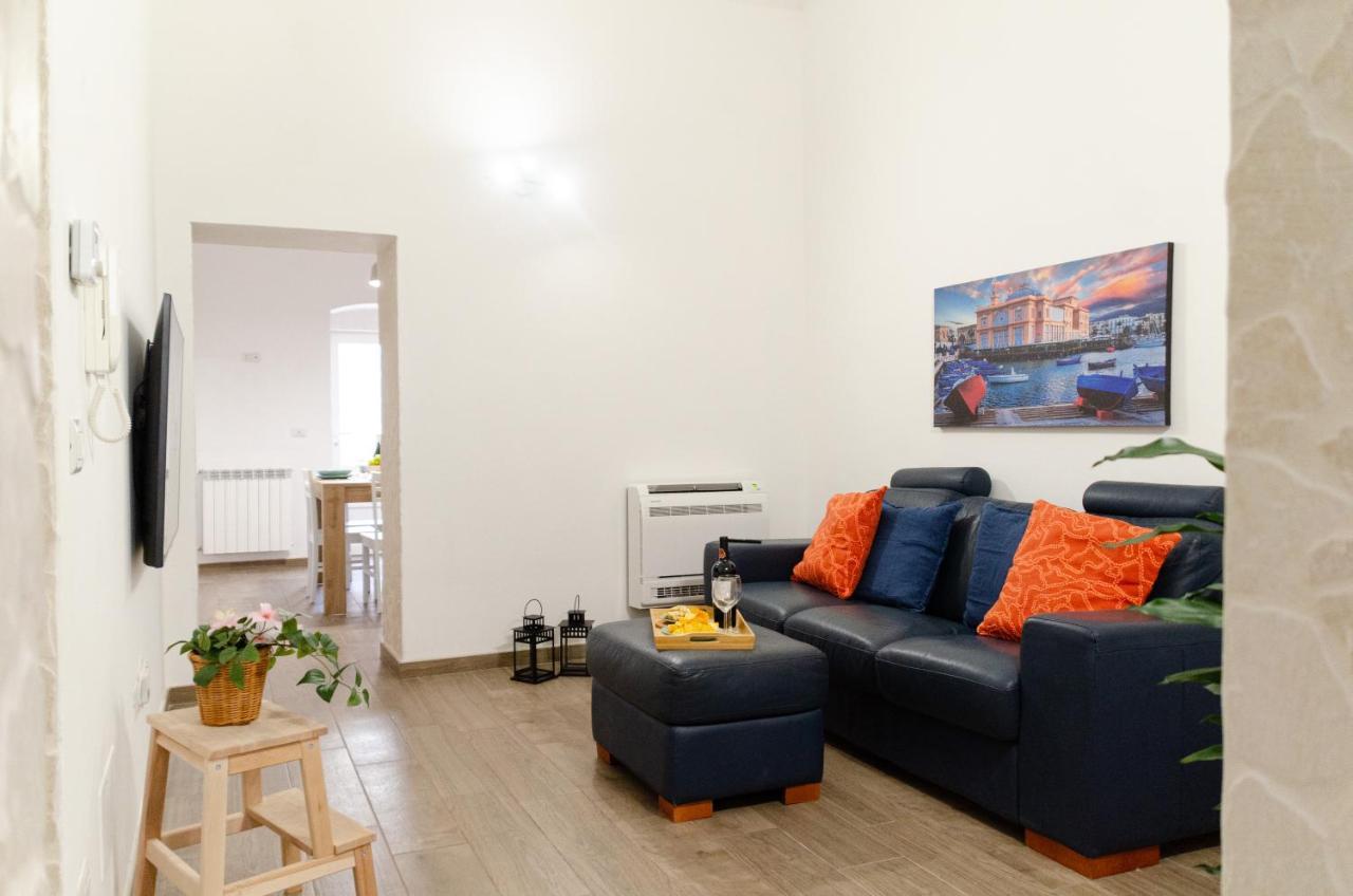 Modern Stone Apartment In The Heart Of Bari Ngoại thất bức ảnh