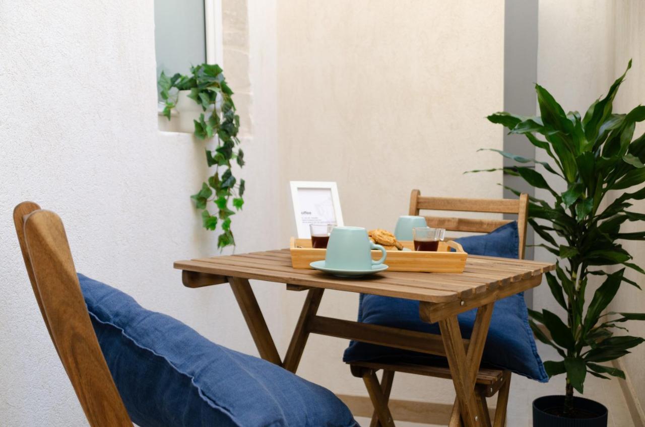 Modern Stone Apartment In The Heart Of Bari Ngoại thất bức ảnh