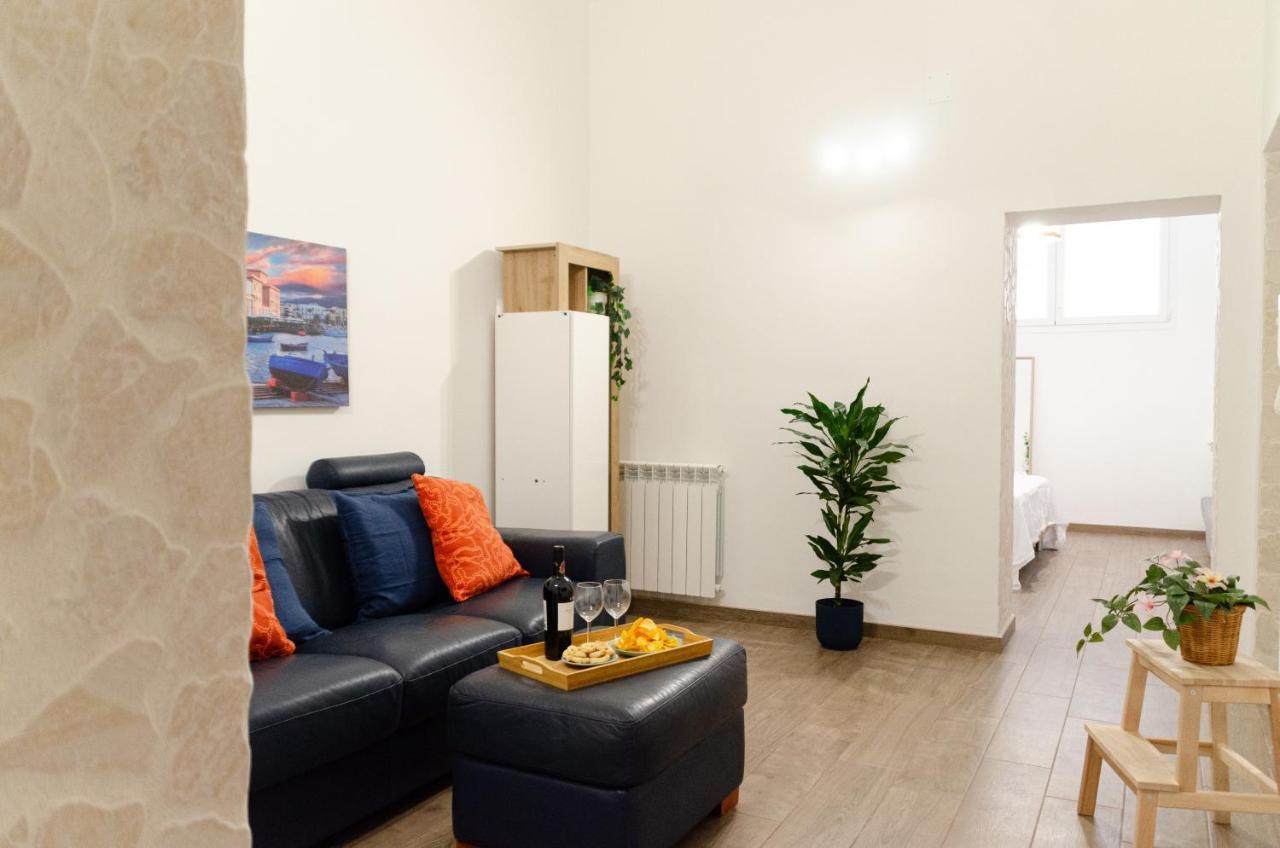 Modern Stone Apartment In The Heart Of Bari Ngoại thất bức ảnh
