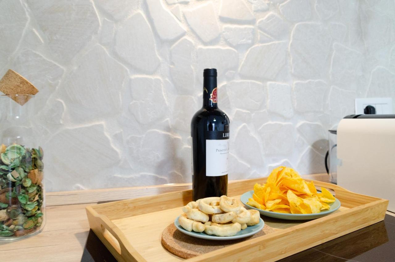 Modern Stone Apartment In The Heart Of Bari Ngoại thất bức ảnh