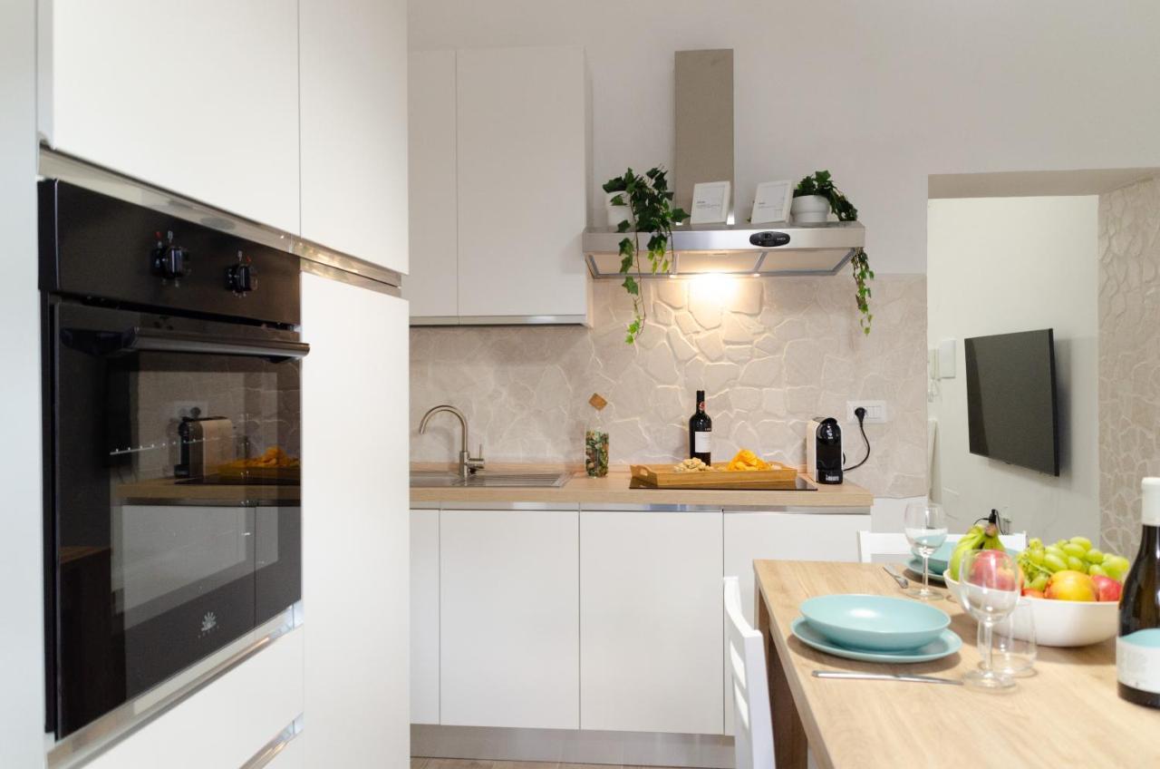 Modern Stone Apartment In The Heart Of Bari Ngoại thất bức ảnh
