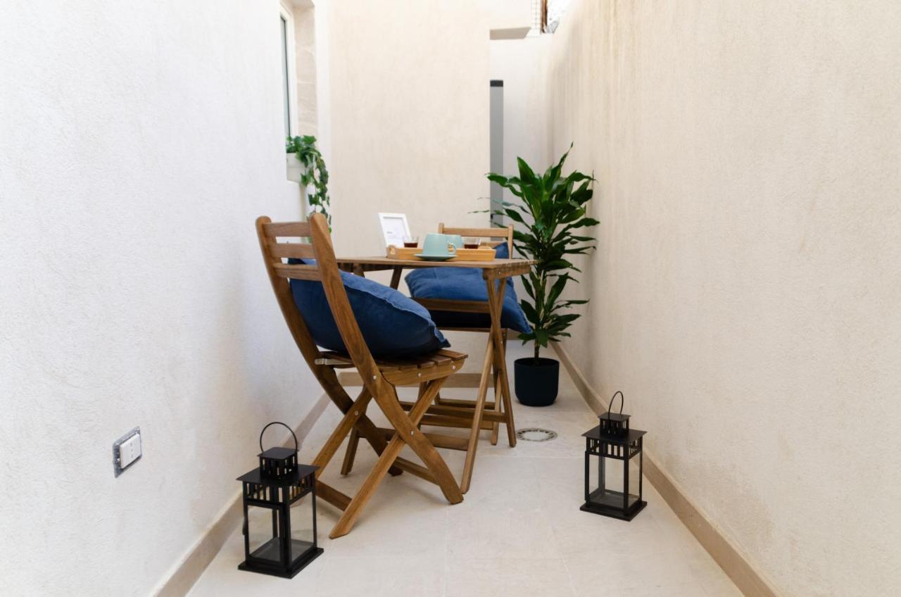 Modern Stone Apartment In The Heart Of Bari Ngoại thất bức ảnh