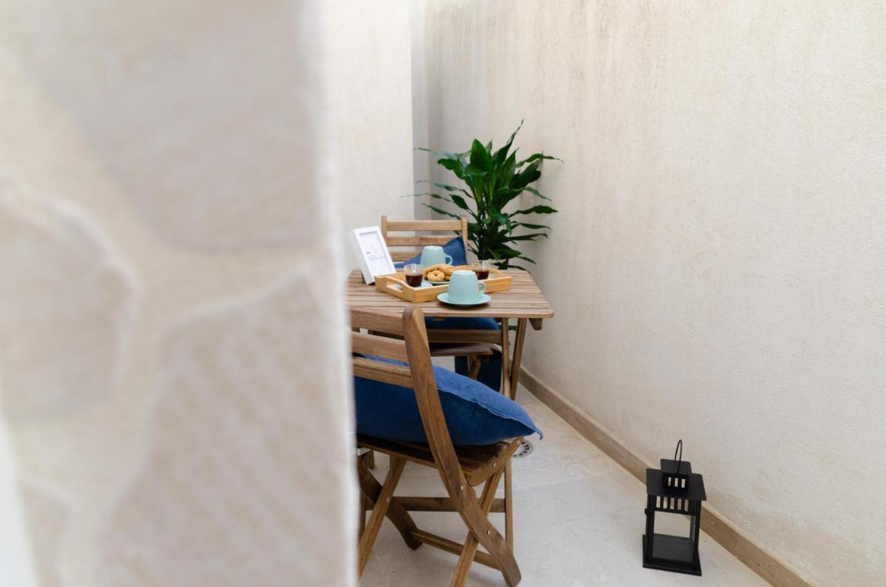Modern Stone Apartment In The Heart Of Bari Ngoại thất bức ảnh