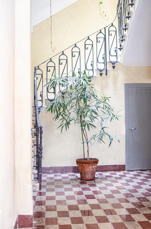 Modern Stone Apartment In The Heart Of Bari Ngoại thất bức ảnh