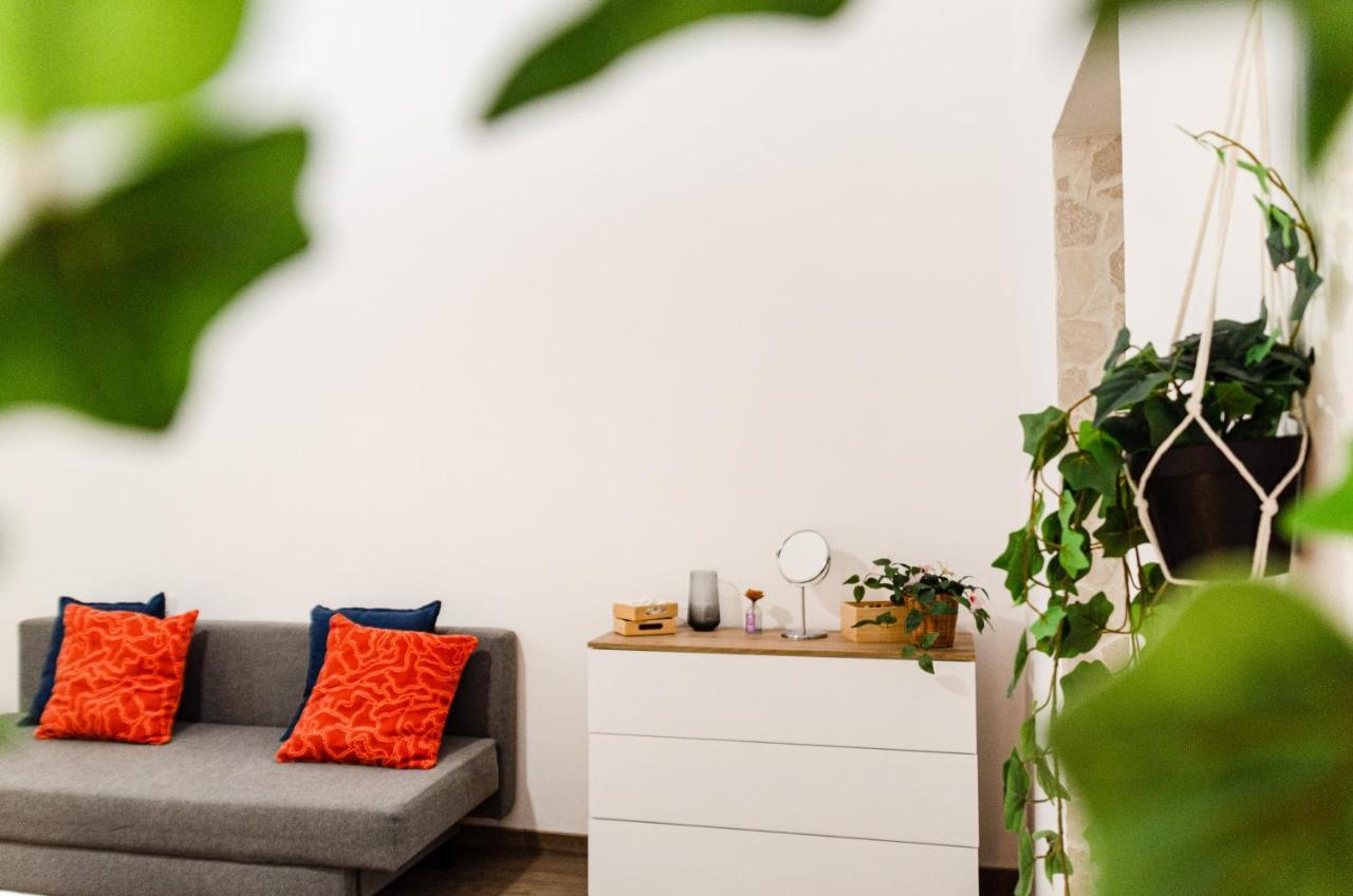 Modern Stone Apartment In The Heart Of Bari Ngoại thất bức ảnh