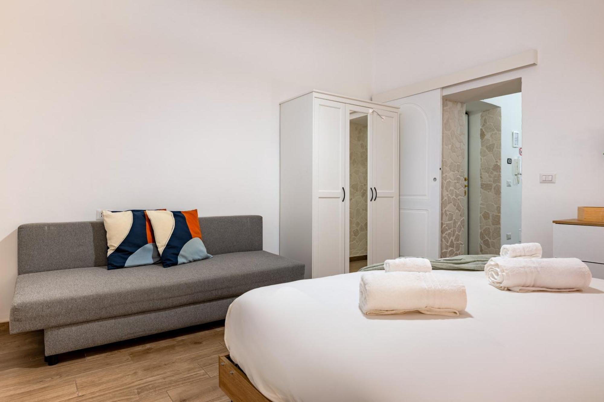 Modern Stone Apartment In The Heart Of Bari Ngoại thất bức ảnh