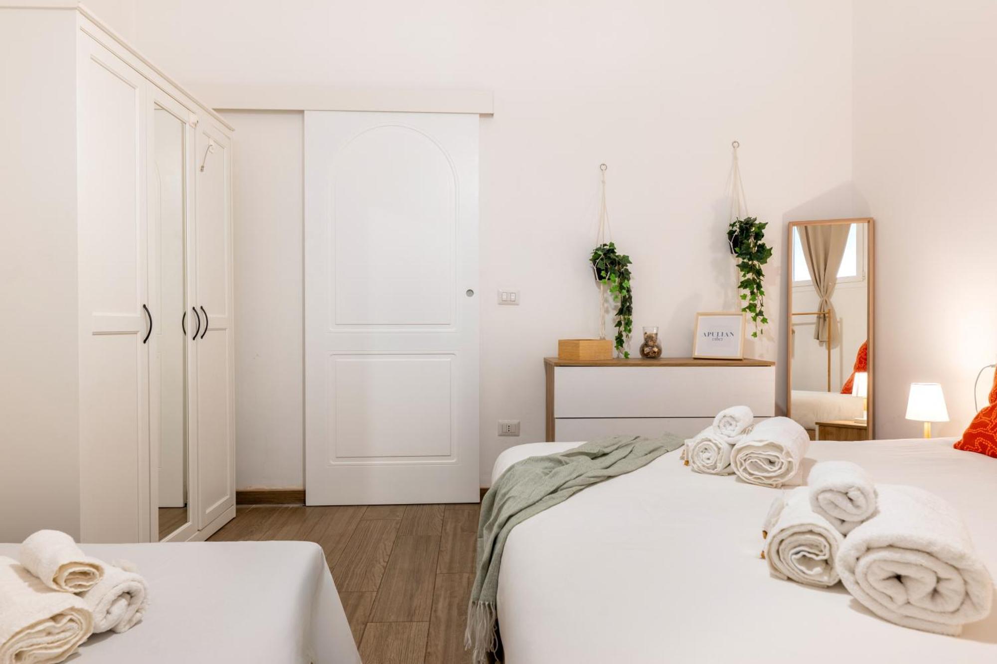 Modern Stone Apartment In The Heart Of Bari Ngoại thất bức ảnh
