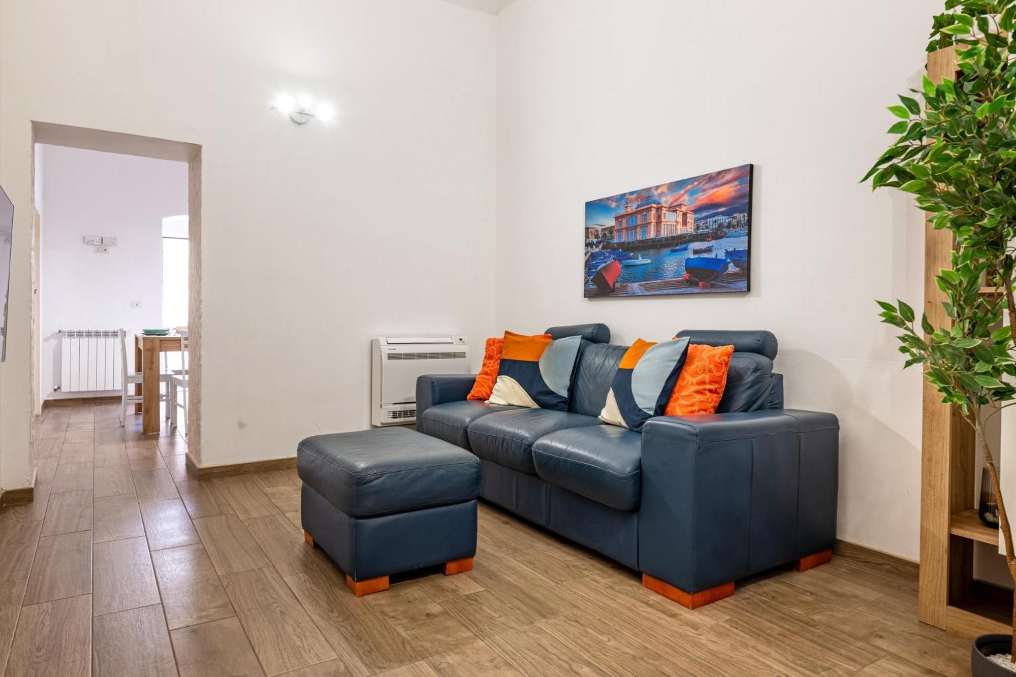 Modern Stone Apartment In The Heart Of Bari Ngoại thất bức ảnh