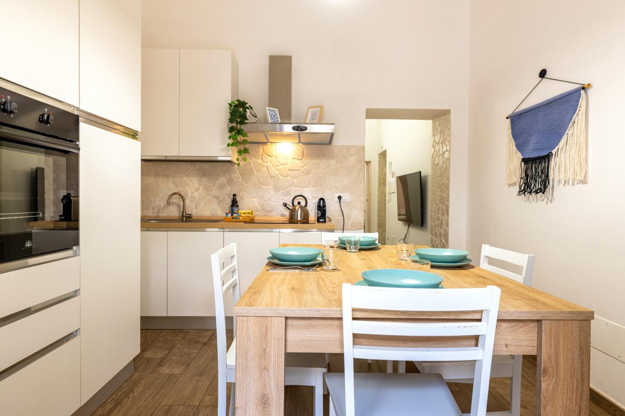 Modern Stone Apartment In The Heart Of Bari Ngoại thất bức ảnh