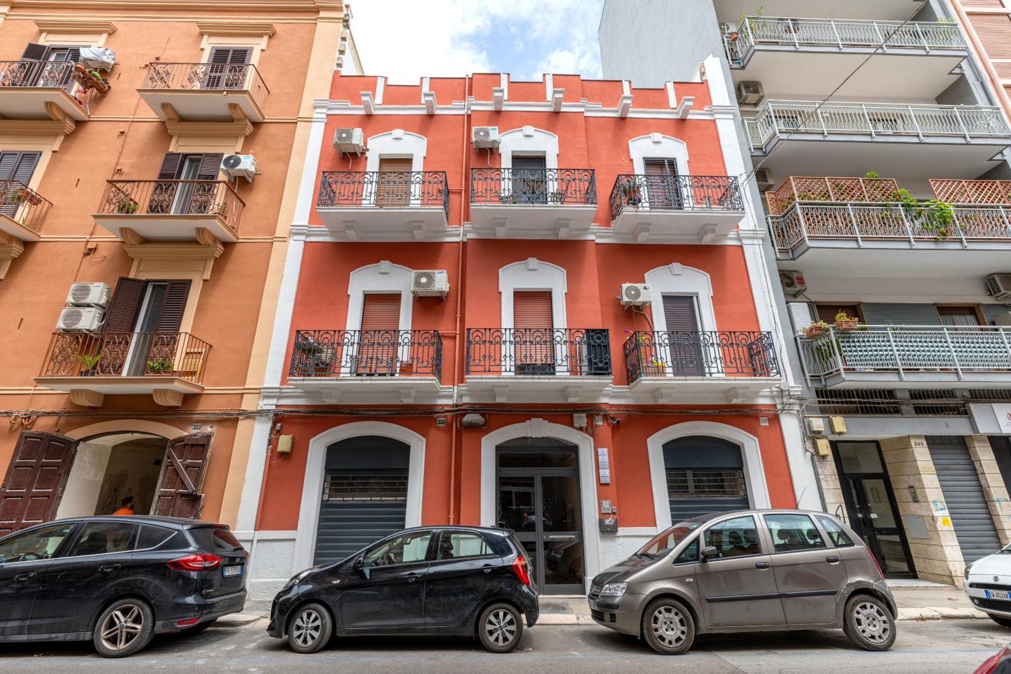 Modern Stone Apartment In The Heart Of Bari Ngoại thất bức ảnh