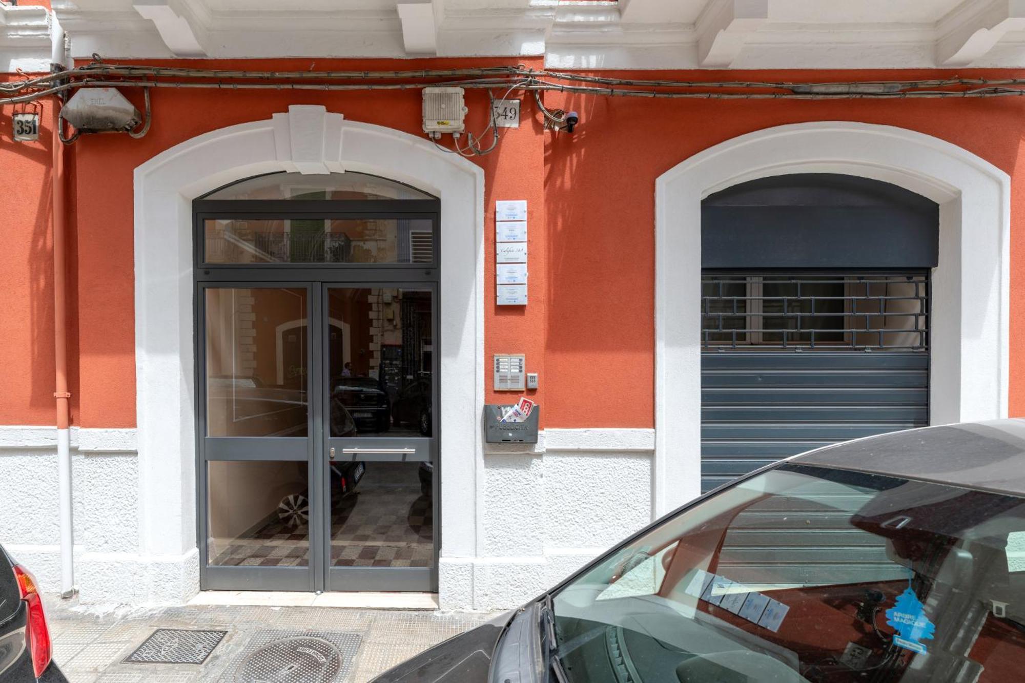 Modern Stone Apartment In The Heart Of Bari Ngoại thất bức ảnh