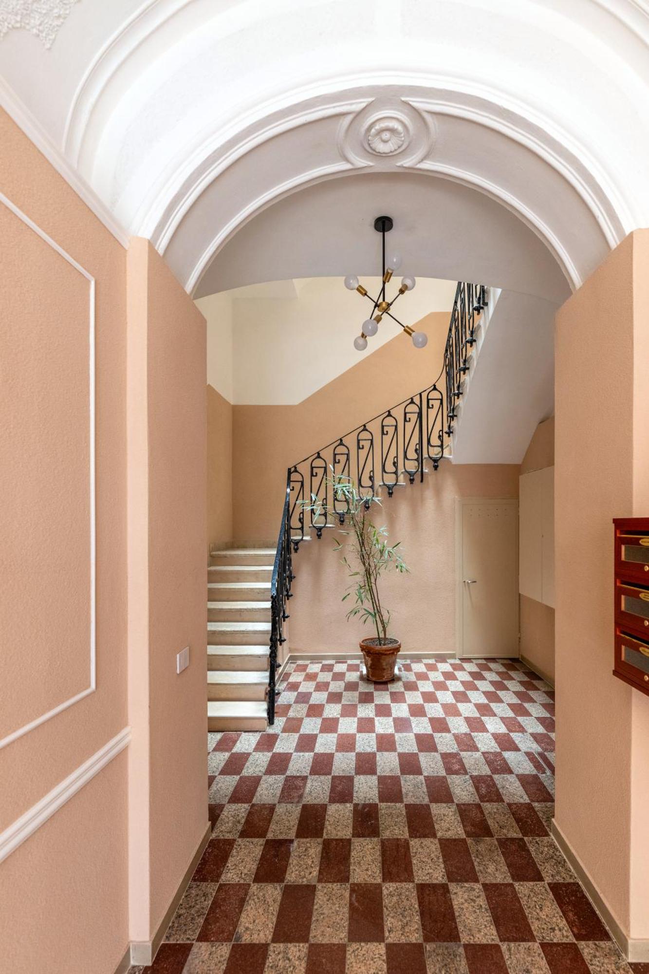 Modern Stone Apartment In The Heart Of Bari Ngoại thất bức ảnh