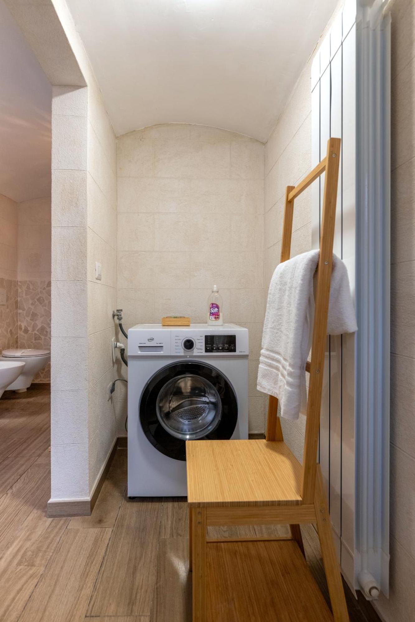 Modern Stone Apartment In The Heart Of Bari Ngoại thất bức ảnh