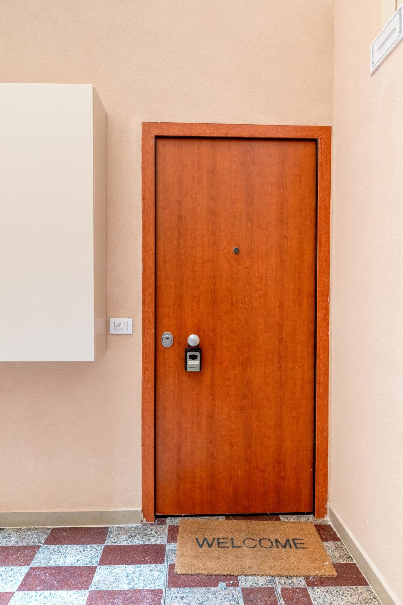 Modern Stone Apartment In The Heart Of Bari Ngoại thất bức ảnh