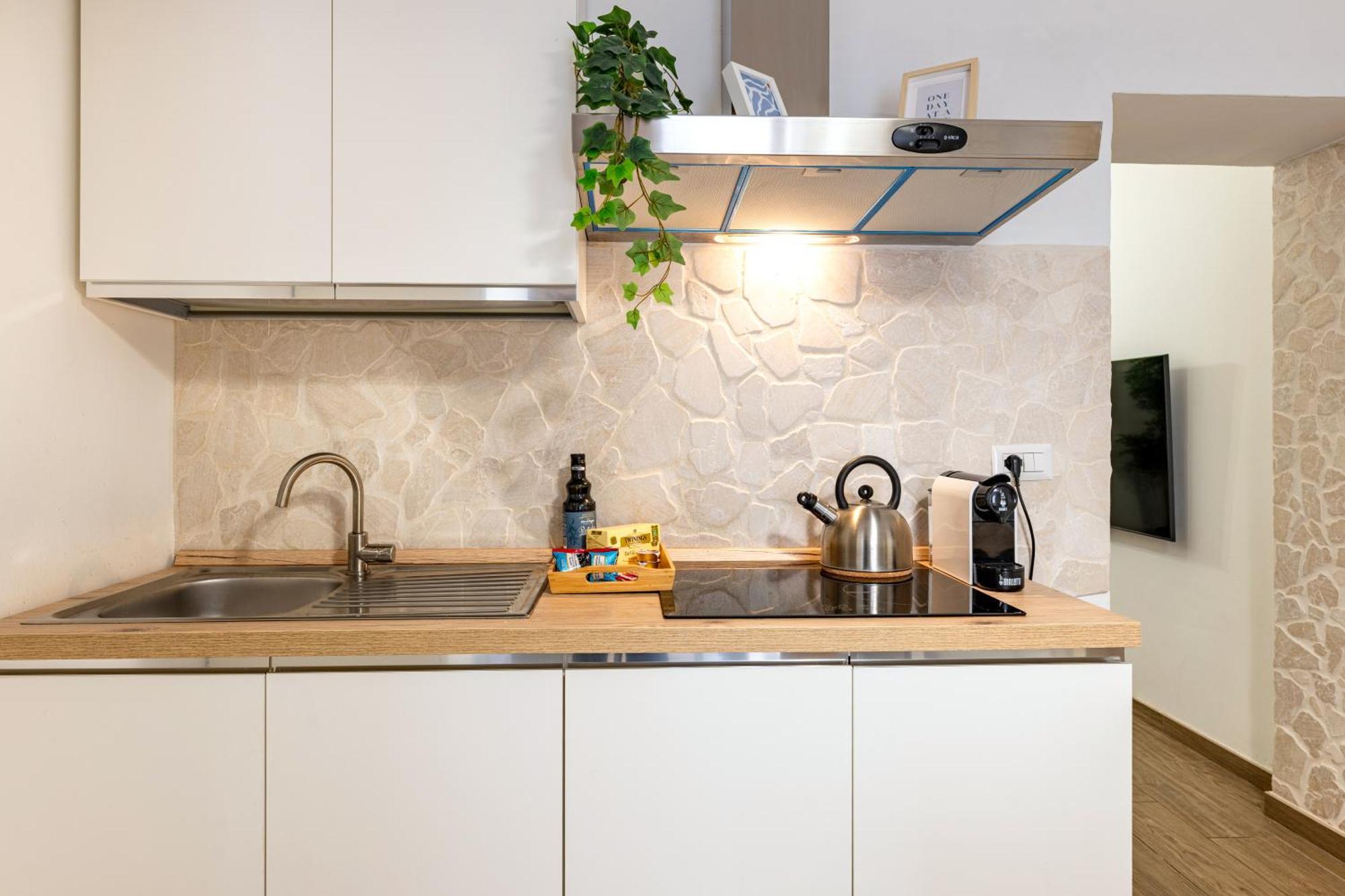 Modern Stone Apartment In The Heart Of Bari Ngoại thất bức ảnh
